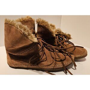 Toms 6.5 Zahara Suede faux shearling booties in Chestnut Winter Boots Shoes